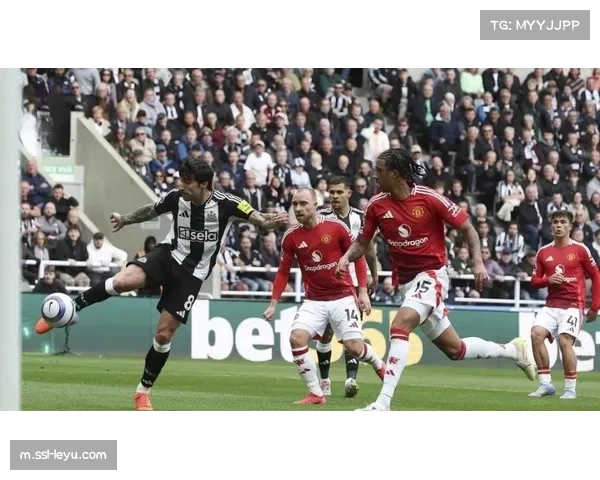 英超争四白热化曼联紧追利物浦米兰登顶巴黎丢榜首